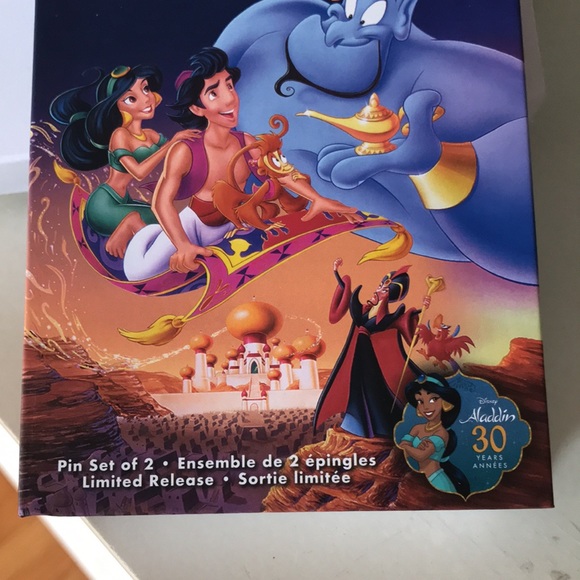 Authentic Disney Aladdin Pin Set in Box. NWOT. - Picture 5 of 16